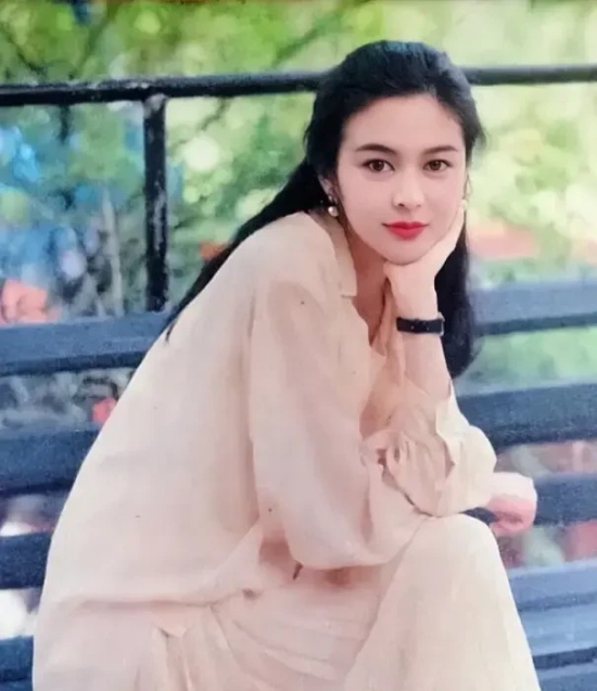 香港风华绝代佳人：关之琳惊艳写真