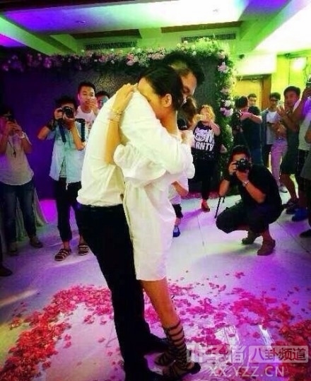 琼女郎张嘉倪被求婚