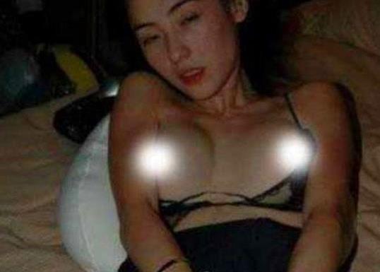 张柏芝露毛照曝光 张柏芝陈冠希大尺度吃鸡引网友关注
