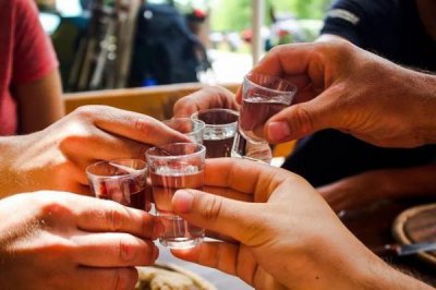 ​迎驾贡酒洞藏9年价格42度(迎驾贡酒8年42度450ml多少钱一瓶)