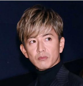 ​木村拓哉首次在社交媒体上公开妻子生日庆祝照，粉丝感受新时代的明星私生活