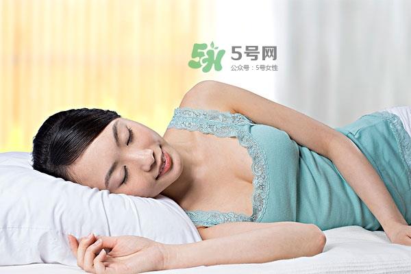 外油内干的皮肤怎么护理 先补水还是先控油