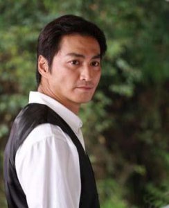 ​何家劲个人资料
