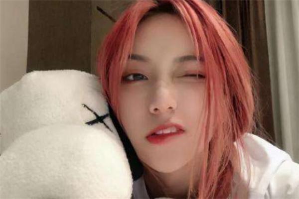 十大抖音00后网红排名（韩美娟上榜，第五是女装大佬）  1