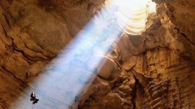 ​世界上最深的天然洞穴（库鲁伯亚拉洞穴相当6个半埃菲尔铁塔堆叠在一起）
