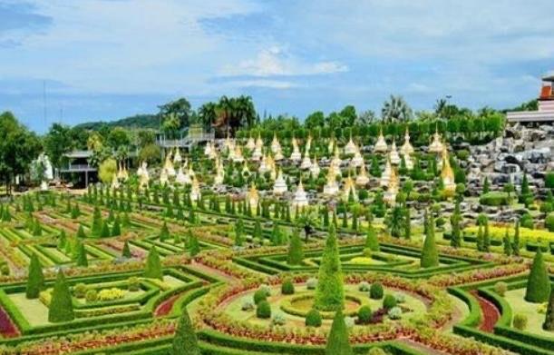 十大世界上十大最美花园 宇宙思考花园位于苏格兰(历史悠久)  3