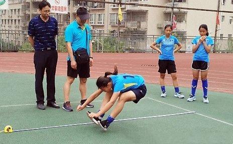十大立定跳远世界最高纪录（尤里跳出了3.476米震惊了世人）  3