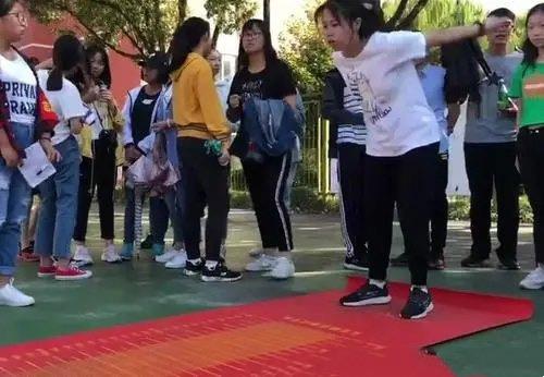 十大立定跳远世界最高纪录（尤里跳出了3.476米震惊了世人）  4
