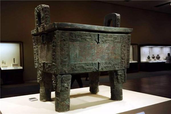 十大世界上最大的青铜铸鼎（司母戊鼎总重约875公斤）  1