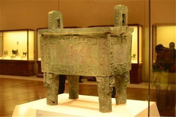 十大世界上最大的青铜铸鼎（司母戊鼎总重约875公斤）  3