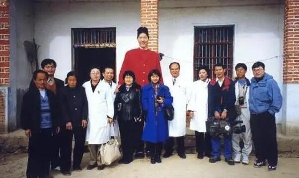 十大历史上长得最高的人是谁（世界上最高的人长多高）  4