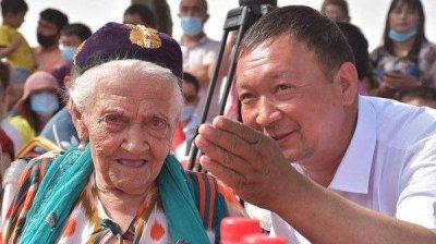​最长寿老人阿丽米罕.色依提（135岁见证了中国清朝的衰败）