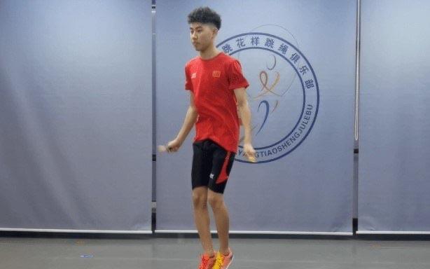 十大世界上跳绳次数最多的人 中国吉林的马家俊(连跳700多次)  2