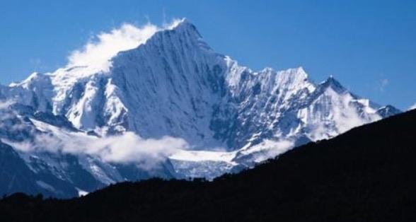 十大世界排名前十的雪山（贡嘎山被称为山中之王）  1