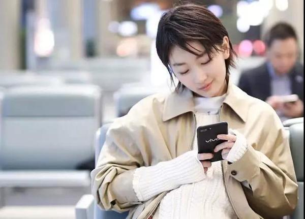 如何哄女朋友和别人吵架后的情绪？