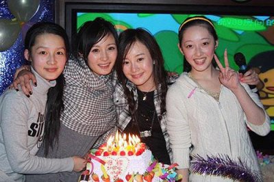 ​杨幂李沁张檬蒋梦婕合影旧照曝光 与如今相比气质变化大