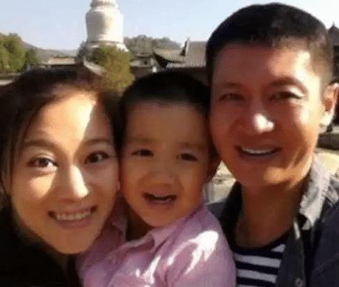 高秀敏女儿近照，闫学晶照顾她13年之久，人间自有真情在