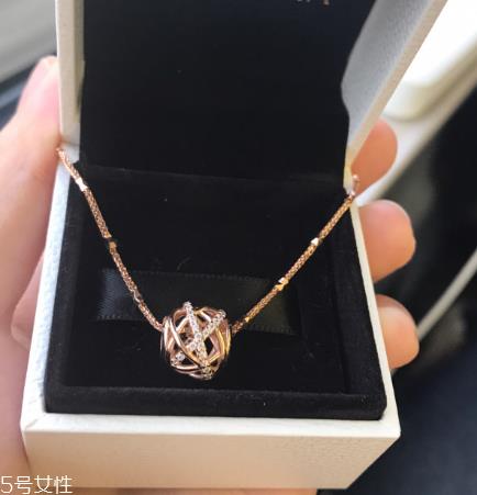 项链上有毛线怎么去除？项链上缠的毛线怎么清理