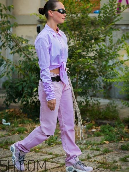 粉色衣服配什么颜色的裤子？粉色衣服搭配裤子图片