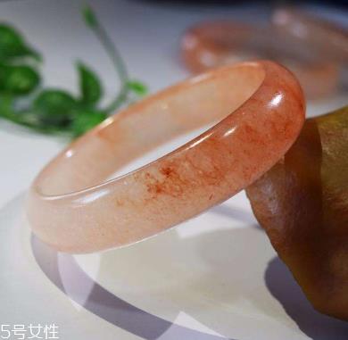 金丝玉手镯多少钱 看品质等级