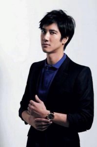 ​王力宏真的是gay？曾涉嫌“召妓“泡嫩模？网友：你村刚通网？