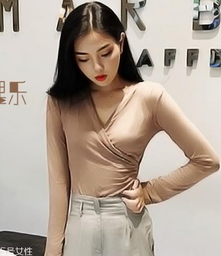 微胖女生春天怎么穿好看？让你视觉上小一圈