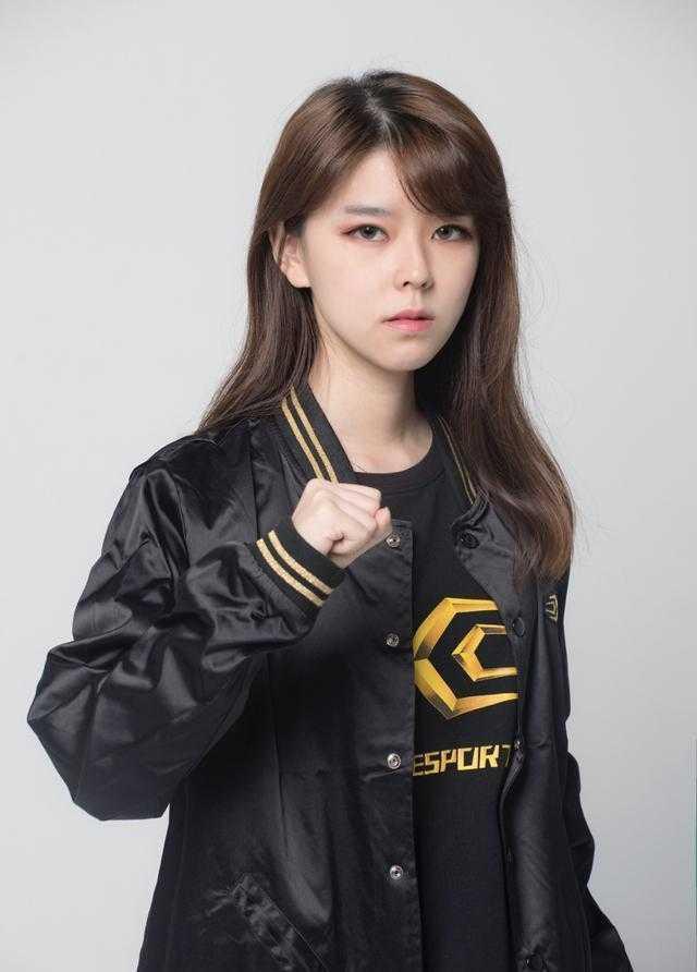 陈赫组建“吃鸡”战队，却被美女队员抢完了风头
