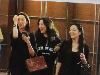 何猷启与女友当街热吻，GIGI醉酒自曝婚期将近