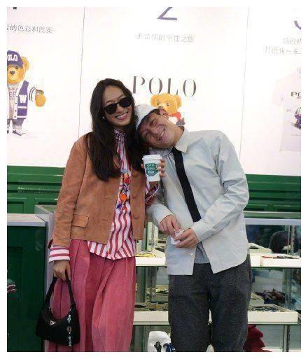 陈冠希向妻子高调示爱，秦舒培素颜依然惊艳，女儿颜值太让人意外