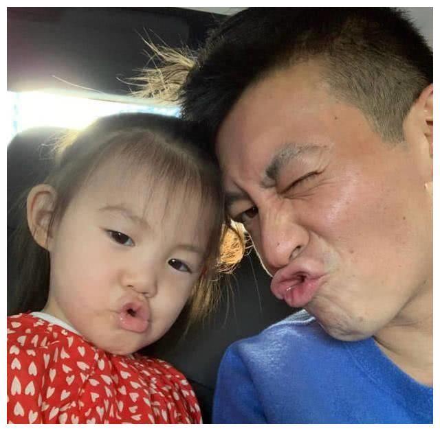 陈冠希向妻子高调示爱，秦舒培素颜依然惊艳，女儿颜值太让人意外
