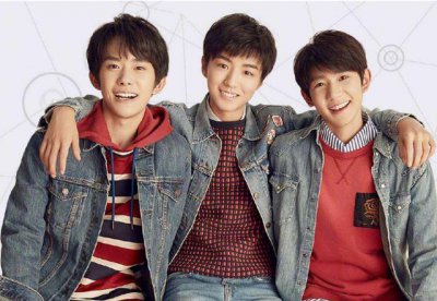 ​TFBOYS被强吻：千玺主动索吻一脸享受，王俊凯受到惊吓，王源呢