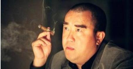 潘长江之前, 他才是荧幕第一矮星, 却当红隐退, 晚年竟靠低保过活