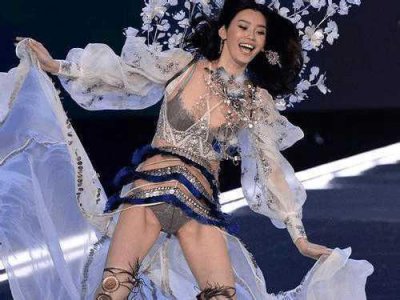 ​奚梦瑶在维密秀上的惨摔为何得不到网友同情？