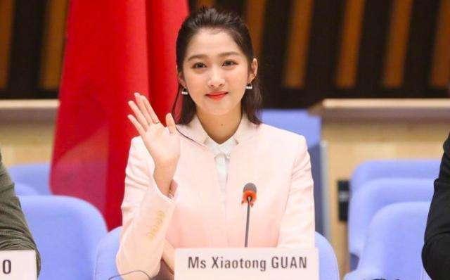 关晓彤到底做错了什么，经常被群嘲，谈个恋爱都被骂惨