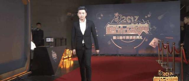 斗鱼鱼乐盛典红毯秀率先开启，女主播们成这样