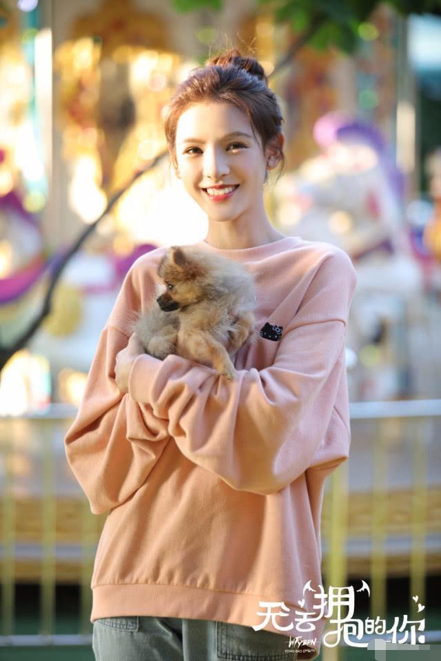 张予曦晒和父母合影并表白！看到妈妈，网友直呼：竟然是原装的！