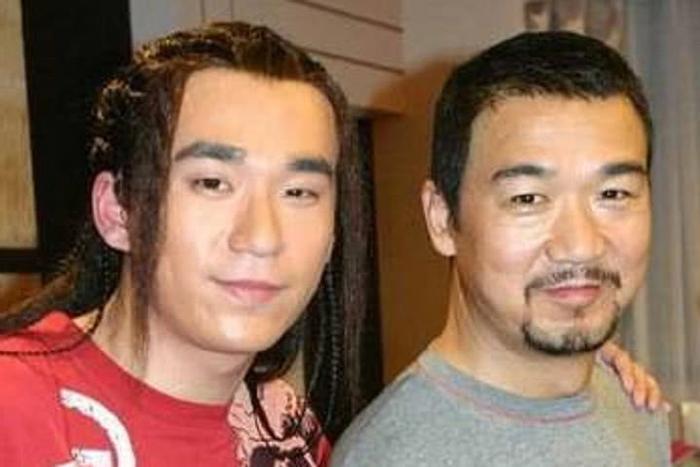 张国立相伴10年原配近况，比邓婕高贵大气，对张默百依百顺