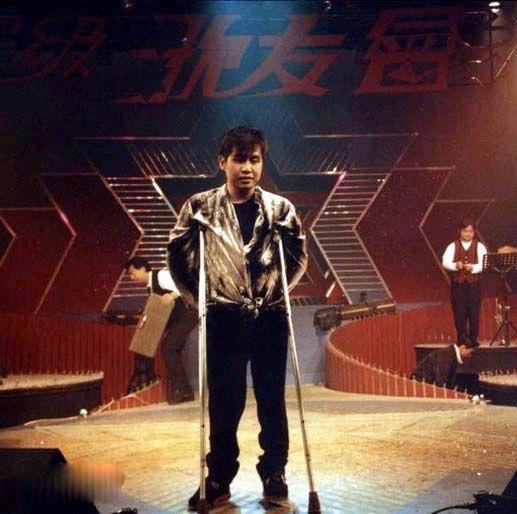 90年代凭一曲红遍中国，人气超四大天王，却因唱一首歌入狱7年