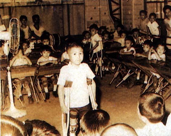 90年代凭一曲红遍中国，人气超四大天王，却因唱一首歌入狱7年