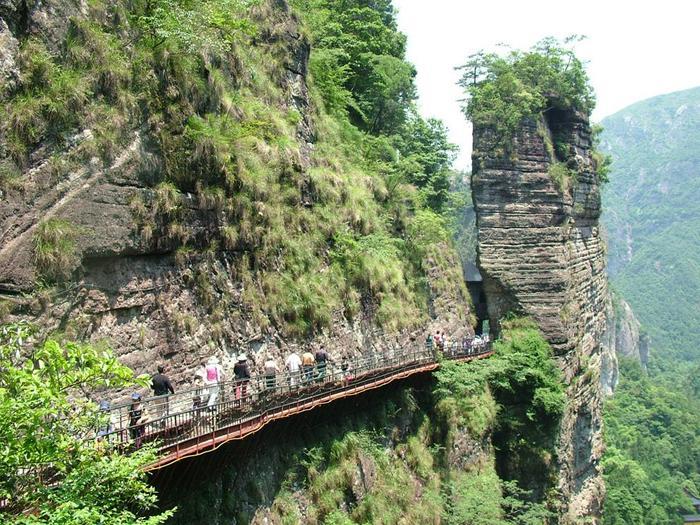雁荡山并不险，浙江一行长登山却不幸坠崖遇难