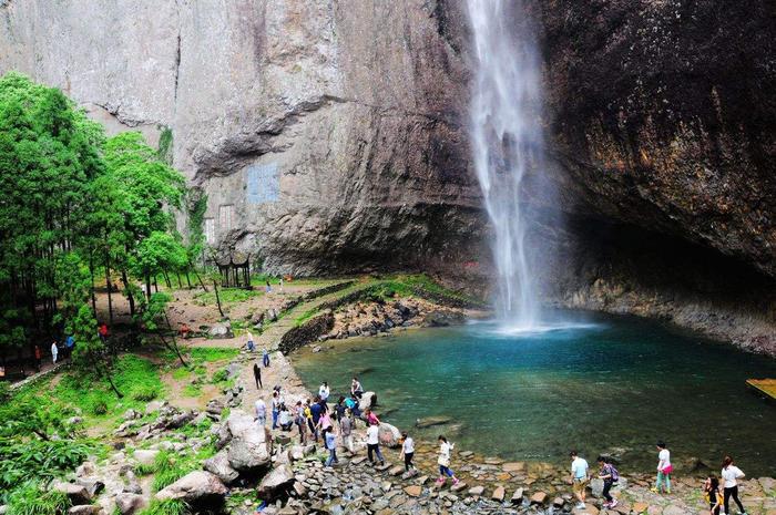 雁荡山并不险，浙江一行长登山却不幸坠崖遇难