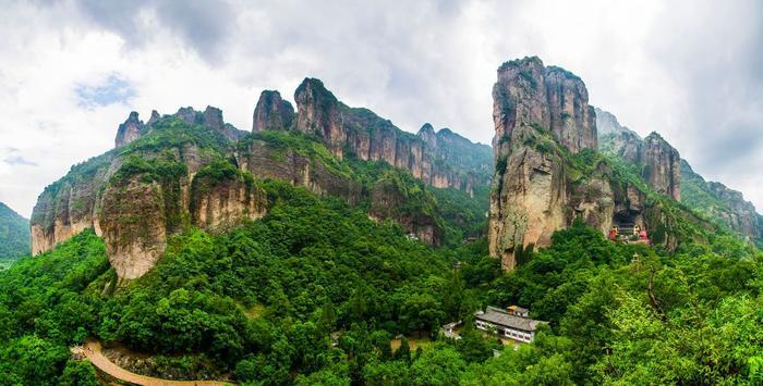 雁荡山并不险，浙江一行长登山却不幸坠崖遇难