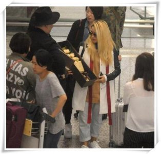 ​32岁何洁瘦掉20斤，颜值重回巅峰，网友：瘦子穿啥都漂亮