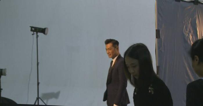 这广告要逆天！连月亮也要为贪玩蓝月代言，古天乐渣渣辉要登月？