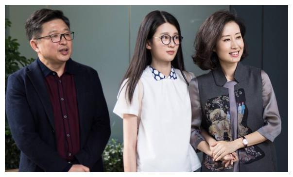 44岁刘敏涛曾为富豪老公隐退，12岁女儿美得很高级，网友：快出道