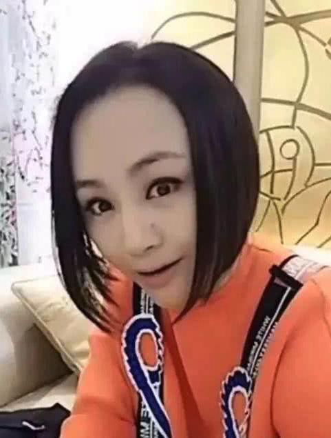 44岁曹颖近照曝光，病重手术后不能说话，如今身材发福脸部僵硬