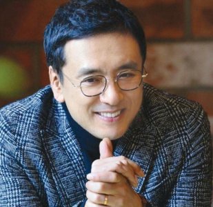 ​金承佑上节目,他说自己和金南珠婚姻无碍,帅哥要做好导演