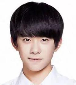 男明星的证件照：鹿晗的清秀，TFboys像初恋，华晨宇的区别太大