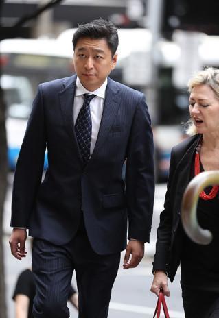 高云翔和王晶被判无罪，宣判后庭上激动落泪