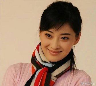 ​与“京圈大佬”叶大鹰传绯闻，26岁嫁导演被李小冉插足，二婚被宠成公